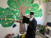 Επίσκεψη του Σεβασμιωτάτου Μητροπολίτου Καλαβρύτων και Αιγιαλείας κ. Ιερωνύμου στο 9ο Δημοτικό Σχολείο Αιγίου και στο 1ο Νηπιαγωγείο Αιγίου