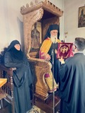 ΑΡΧΙΕΡΑΤΙΚΗ ΘΕΙΑ ΛΕΙΤΟΥΡΓΙΑ ΣΤΗΝ ΠΑΝΗΓΥΡΙΖΟΥΣΑ ΙΕΡΑ ΜΟΝΗ ΠΑΝΑΓΙΑΣ ΜΑΚΕΛΛΑΡΙΑΣ