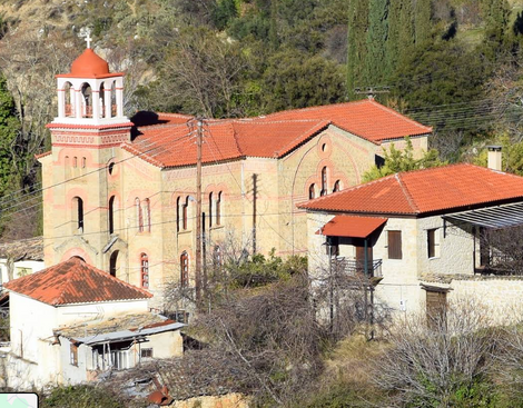 Ιερός Ναός Αγίας Τριάδος Αιγών (Βλοβοκά) Αιγείρας