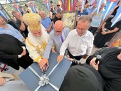 ΑΡΧΙΕΡΑΤΙΚΗ ΘΕΙΑ ΛΕΙΤΟΥΡΓΙΑ ΣΤΗΝ ΠΑΝΗΓΥΡΙΖΟΥΣΑ ΙΕΡΑ ΜΟΝΗ ΠΑΝΑΓΙΑΣ ΜΑΚΕΛΛΑΡΙΑΣ