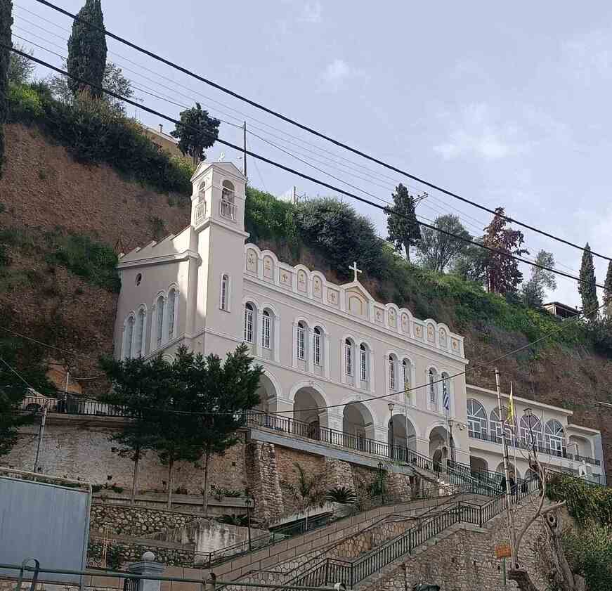 Ιερός Ναός Ζωοδόχου Πηγής (Παναγίας Τρυπητής)