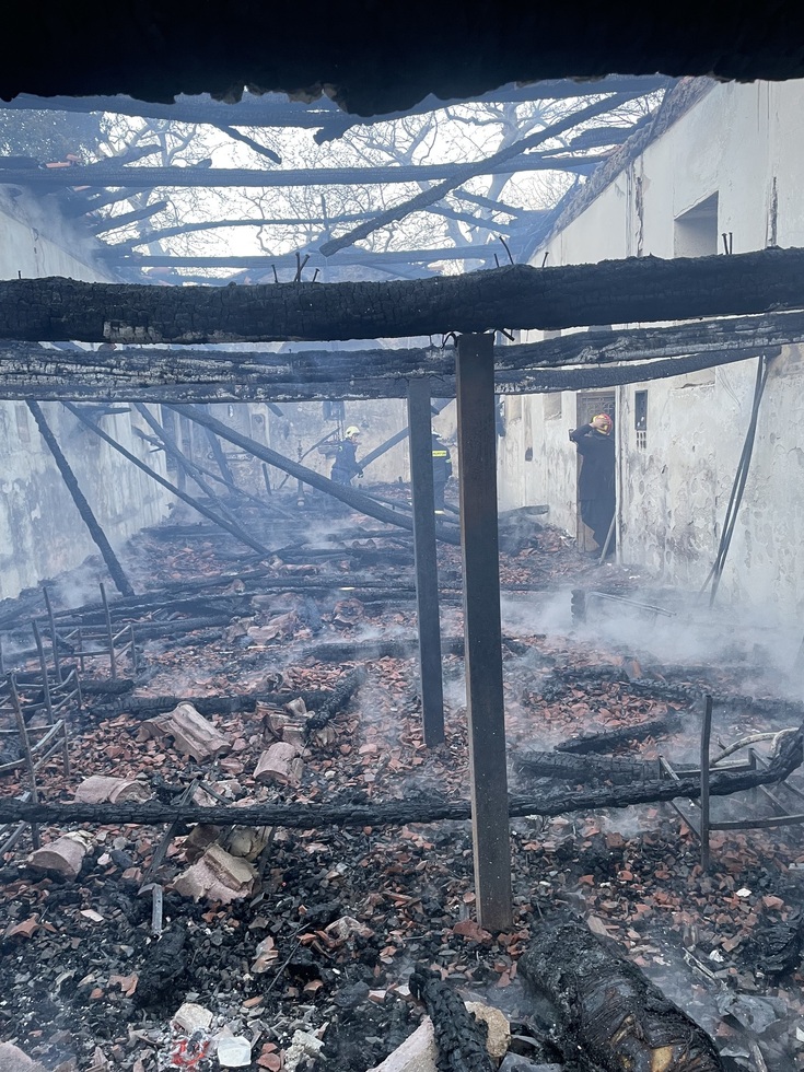 Πυρκαγιά στον Ιερό Ναό Κοιμήσεως της Θεοτόκου στη Βελλά Αιγείρας