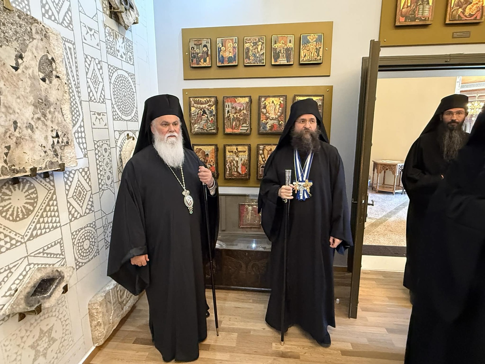 Ιστορική επίσκεψη και προσκύνημα της εκπροσώπων της Ιεράς Κοινότητας του Αγίου Όρους στις Ιερές Μονές Μεγάλου Σπηλαίου και Αγίας Λαύρας Καλαβρύτων