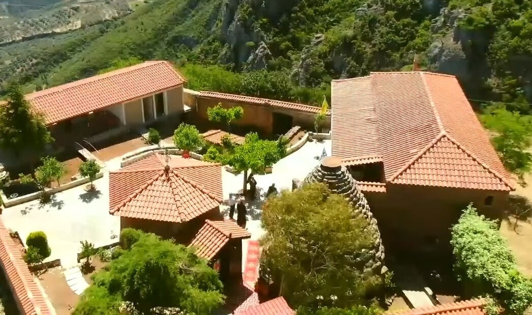 Ιερά Μονή Αγίας Τριάδος Βουρών (Τράπεζας Διακοπτού)