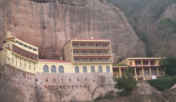 Ιερά Πανηγυρική Αγρυπνία στην ιστορική Ιερά Μονή Μεγάλου Σπηλαίου επί τη εορτή του Αγίου Αποστόλου και Ευαγγελιστού Λουκά