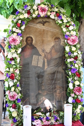 Με λαμπρότητα καὶ πλῆθος προσκυνητῶν ἐτελέσθησαν οἱ ἑορταστικὲς ἐκδηλώσεις στὴν Ἱερὰ Μονὴ Ἁγίας Τριάδος Ἀκράτας