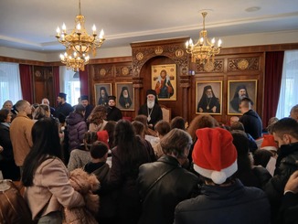 Εόρτιες ευχές κλήρου και λαού προς τον Σεβασμιώτατο Μητροπολίτη Καλαβρύτων και Αιγιαλείας κ. Ιερώνυμο ενόψει των Χριστουγέννων