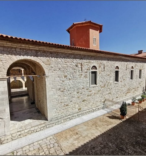 Ιερός Ναός Κοιμήσεως της Θεοτόκου Αγίας Λαύρας (Καθολικό)