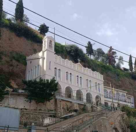Ιερός Ναός Ζωοδόχου Πηγής (Παναγίας Τρυπητής)