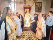 ΑΡΧΙΕΡΑΤΙΚΗ ΘΕΙΑ ΛΕΙΤΟΥΡΓΙΑ ΣΤΗΝ ΠΑΝΗΓΥΡΙΖΟΥΣΑ ΙΕΡΑ ΜΟΝΗ ΠΑΝΑΓΙΑΣ ΜΑΚΕΛΛΑΡΙΑΣ