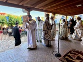 Πανηγυρική Αρχιερατική Θεία Λειτουργία στην Ιερά Μονή Αγίας Τριάδος Ακράτας Αιγιαλείας