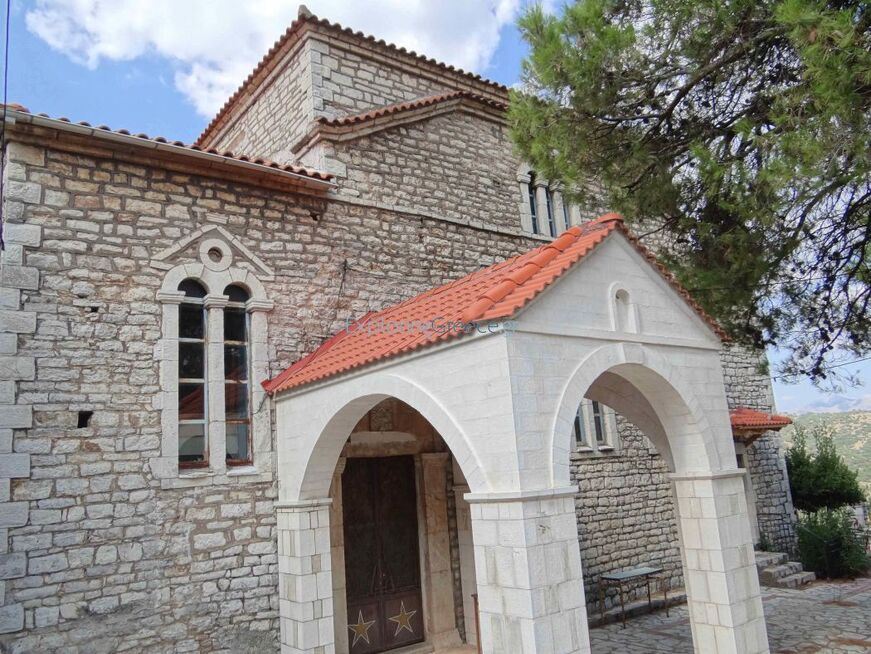  Ιερός Ναός Αγίου Χαραλάμπους Δάφνης Καλαβρύτων