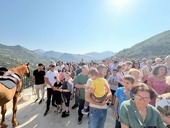 ΑΡΧΙΕΡΑΤΙΚΗ ΘΕΙΑ ΛΕΙΤΟΥΡΓΙΑ ΣΤΗΝ ΠΑΝΗΓΥΡΙΖΟΥΣΑ ΙΕΡΑ ΜΟΝΗ ΠΑΝΑΓΙΑΣ ΜΑΚΕΛΛΑΡΙΑΣ