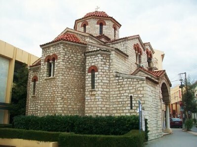 Ιερός Ναός Αγίας Τριάδος Αιγίου (Παρεκκλήσιο Ιερού Μητροπολιτικού Ναού Παναγίας Φανερωμένης)