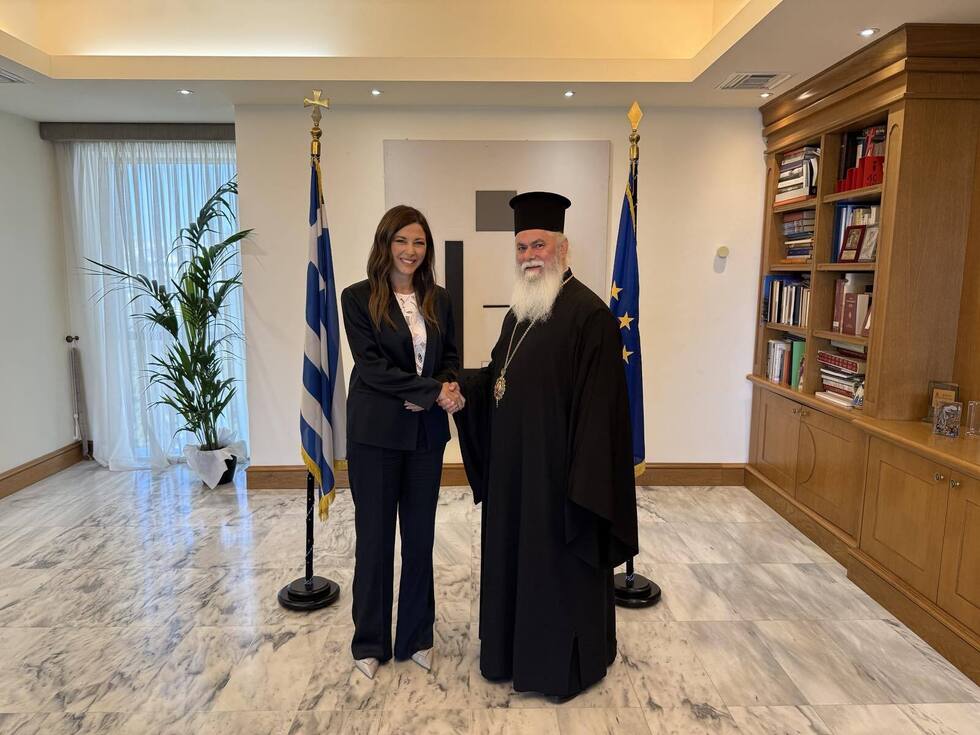 Συνάντηση Σεβασμιωτάτου Μητροπολίτου Καλαβρύτων και Αιγιαλείας κ. Ιερωνύμου με την Υπουργό Παιδείας, Θρησκευμάτων και Αθλητισμού κα Σοφία Ζαχαράκη
