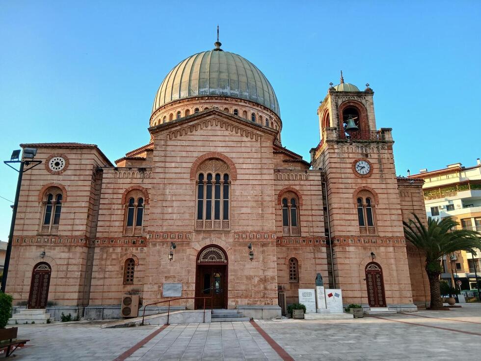 Νυχτερινή Θεία Λειτουργία, επί τη εορτή της Αποδόσεως του Πάσχα, στον Μητροπολιτικό Ναό Κοιμήσεως της Θεοτόκου (Φανερωμένης) Αιγίου 