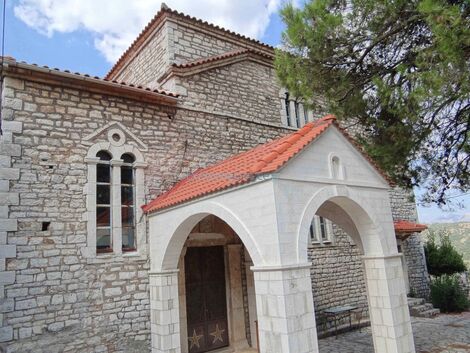  Ιερός Ναός Αγίου Χαραλάμπους Δάφνης Καλαβρύτων