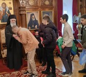 Εόρτιες ευχές κλήρου και λαού προς τον Σεβασμιώτατο Μητροπολίτη Καλαβρύτων και Αιγιαλείας κ. Ιερώνυμο ενόψει των Χριστουγέννων