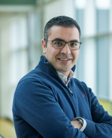 Συγχαρητήριες ευχές για τη βράβευση του Αιγιώτη Ακαδημαϊκού κ. Θέμη Προδρομάκη